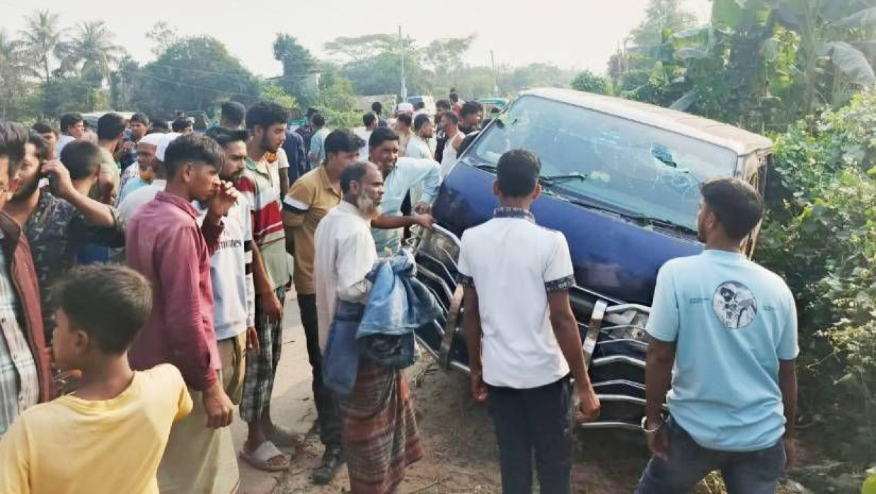 দুর্ঘটনাকবলিত মাইক্রোবাস