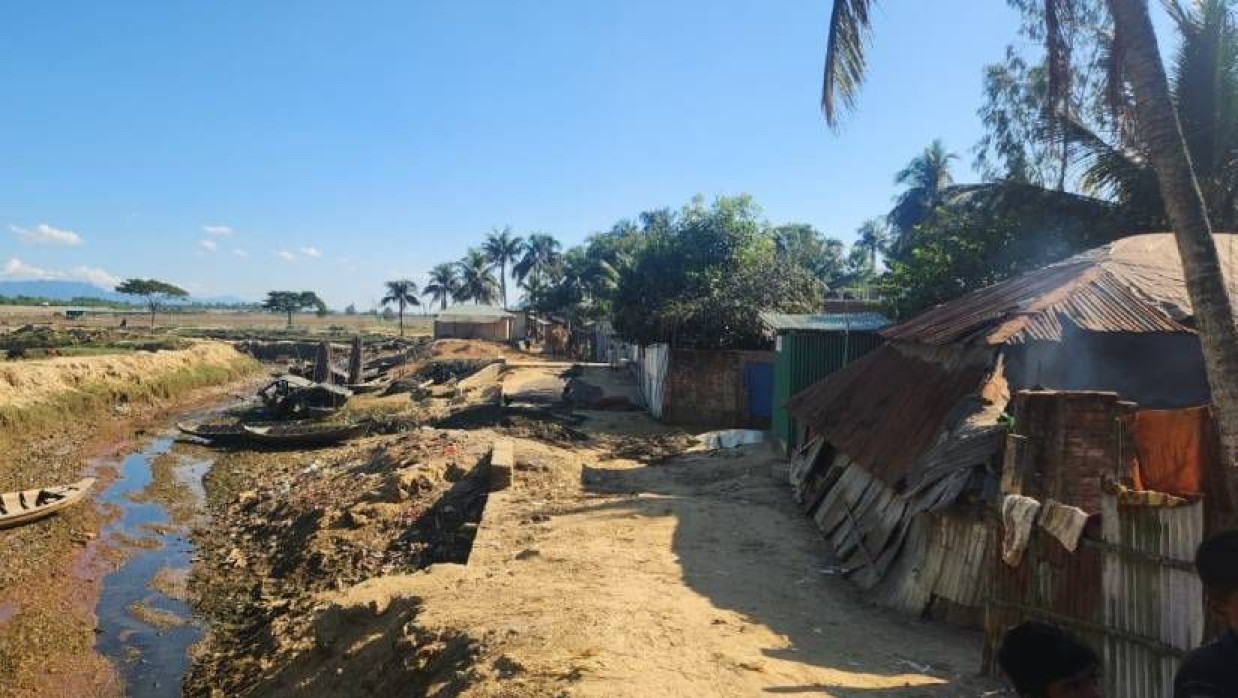 টেকনাফ সীমান্তে একটি গ্রাম