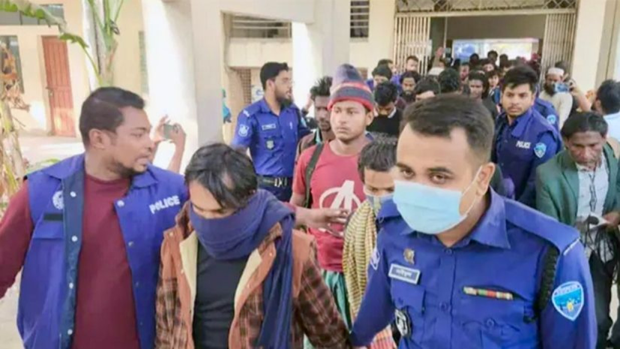 সীমান্তে আটক ৫২ রোহিঙ্গা অনুপ্রবেশকারী