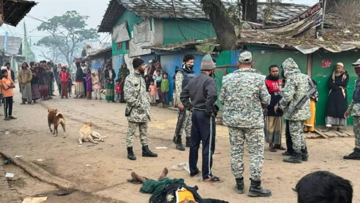 ঘটনাস্থলে আইনশৃঙ্খলা বাহিনীর সদস্যরা