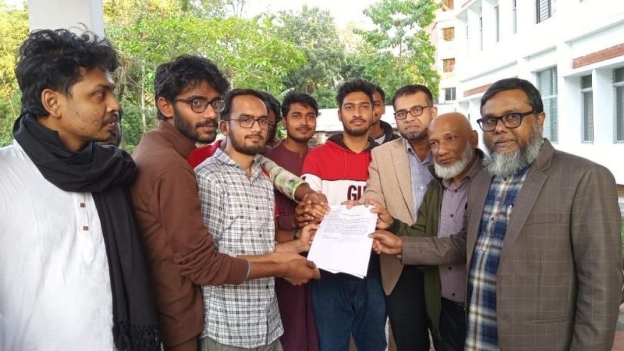 শাকসুর দাবিতে বিকালে স্মারকলিপি