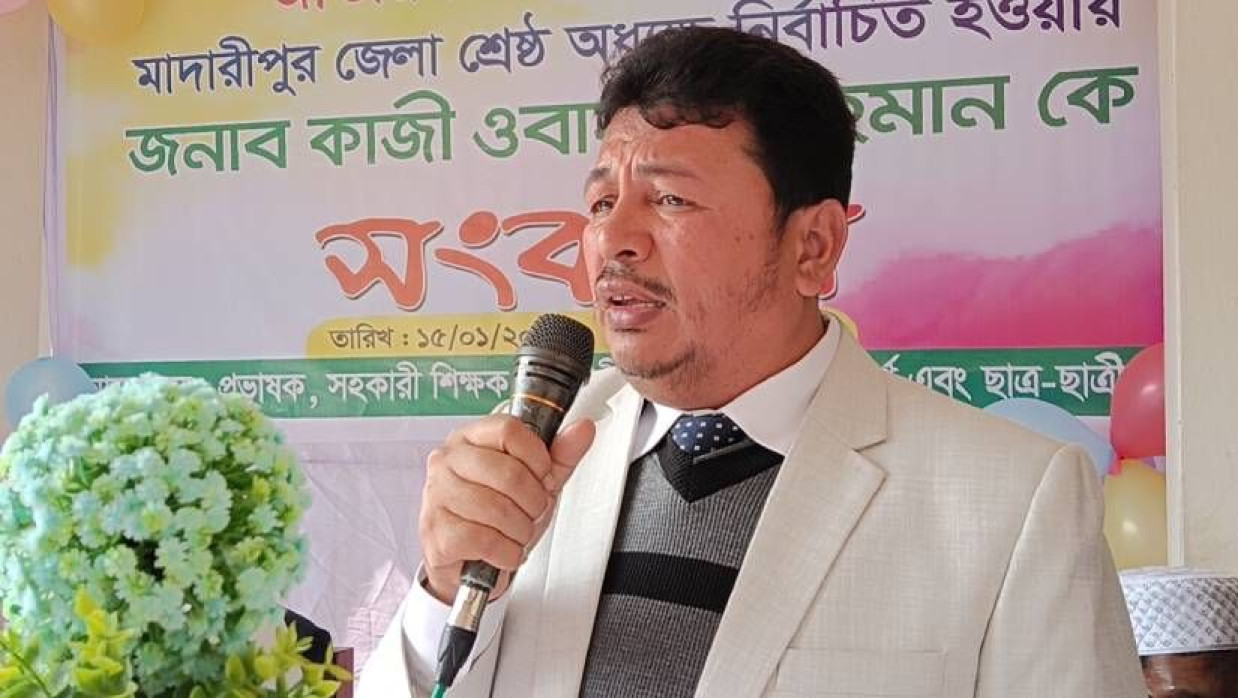 সংবর্ধনা অনুষ্ঠানে বক্তব্য দিচ্ছেন অধ্যক্ষ কাজী ওবায়দুর রহমান