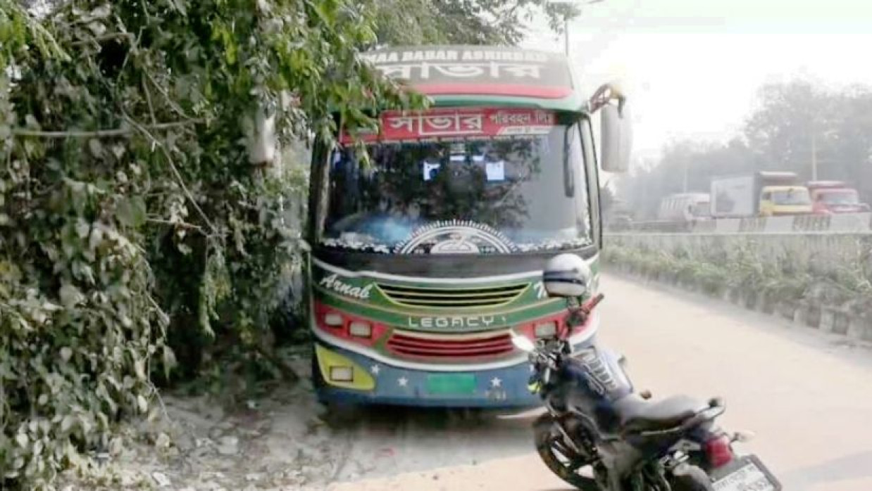 বাসটি জব্দ করেছে পুলিশ