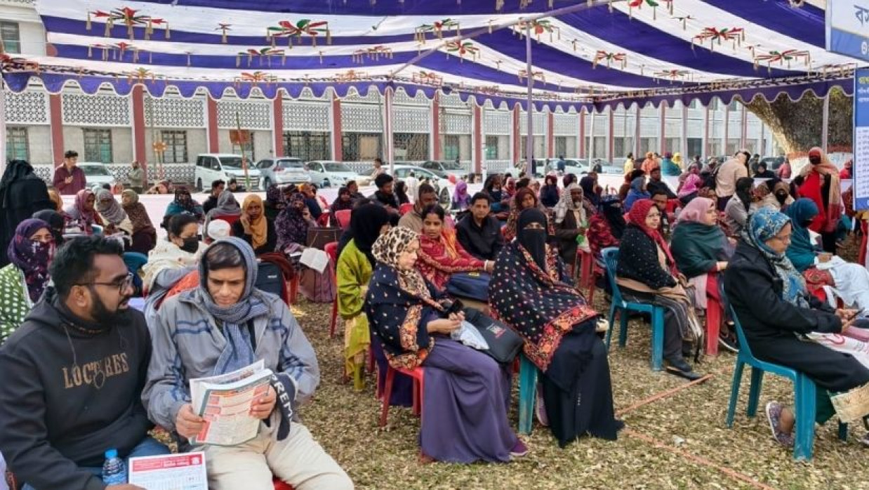  অভিভাবকদের অপেক্ষা 