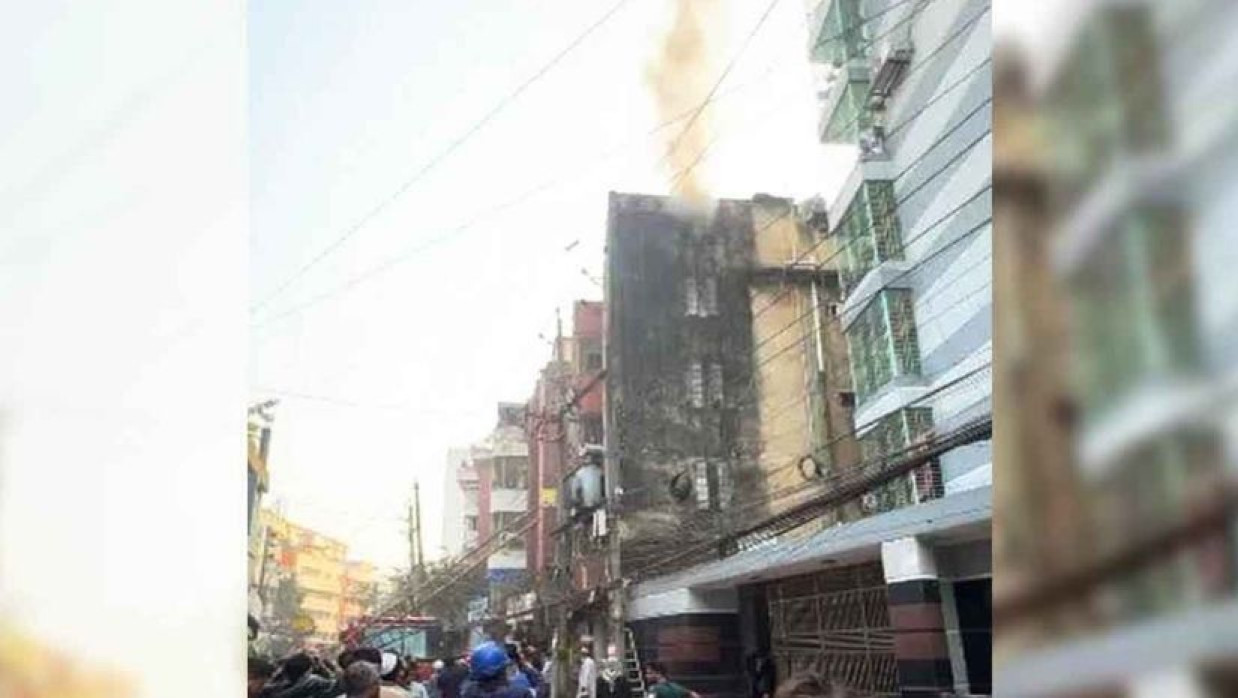 জিগতালায় একটি আবাসিক ভবনে অগ্নিকাণ্ডের ঘটনা ঘটেছে