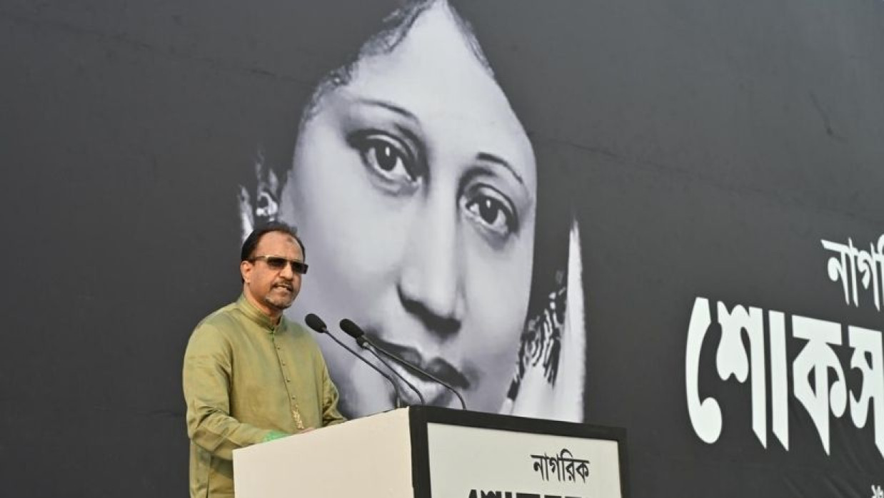 জাতীয় সংসদ ভবনের দক্ষিণ প্লাজায় সাবেক প্রধানমন্ত্রীর মৃত্যুতে নাগরিক শোকসভায় চিকিৎসক সমাজের পক্ষে বক্তব্য দিচ্ছেন ডা. এফ এম সিদ্দিক