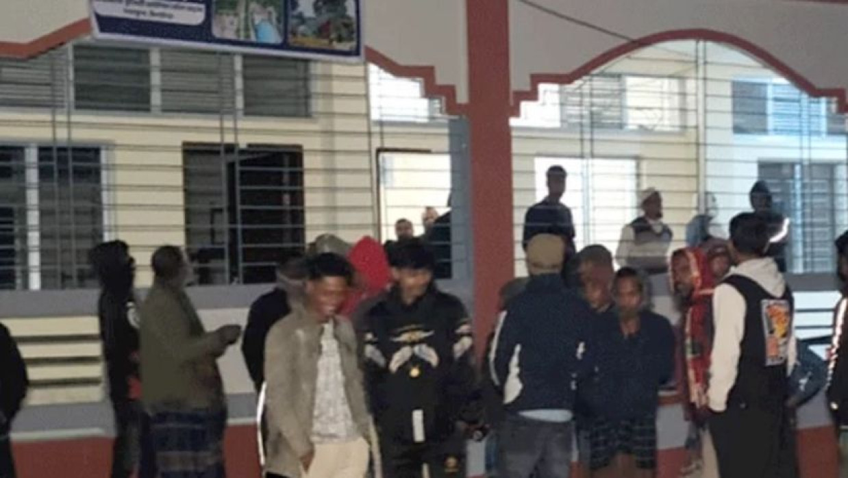 রাতের অন্ধকারে মাদ্রাসায় নিয়োগ পরীক্ষার আয়োজন, অতপর..