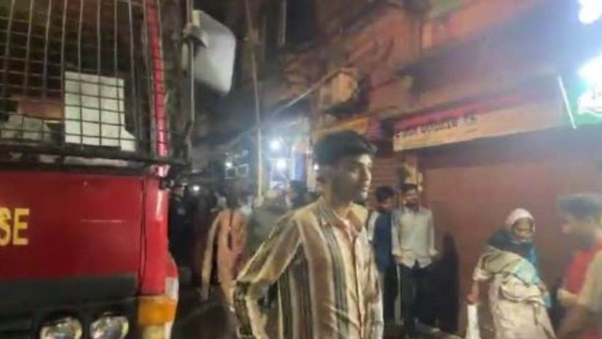 আগুন নিয়ন্ত্রণে ফায়ার সাভিসের ৪টি ইউনিট কাজ করেছে