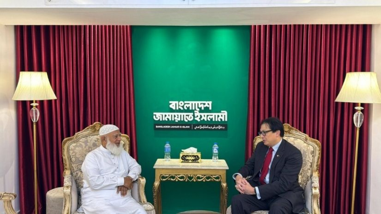 জামায়াত আমির এবং সিঙ্গাপুর হাইকমিশনের চার্জ দ্য অ্যাফেয়ার্স মি. মিচেল লি