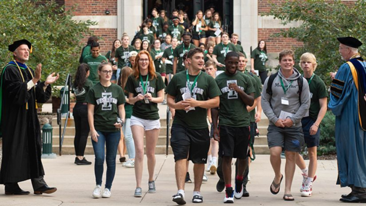 যুক্তরাষ্ট্রে স্কলারশিপে স্নাতকে পড়তে চাইলে আবেদন করুন দ্রুতই