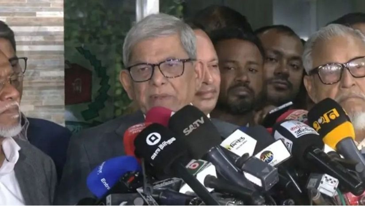 কথা বলছেন মির্জা ফখরুল ইসলাম আলমগীর