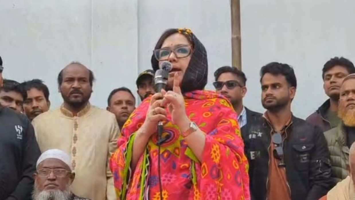 বক্তব্য রাখছেন রুমিন ফারহানা