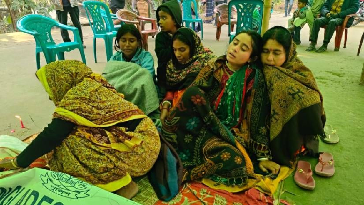 সড়ক দুর্ঘটনায় নিহতের স্বজনদের আহাজারি