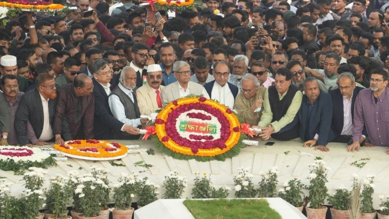  জিয়াউর রহমানের মাজারের বিএনপির শ্রদ্ধা নিবেদন 