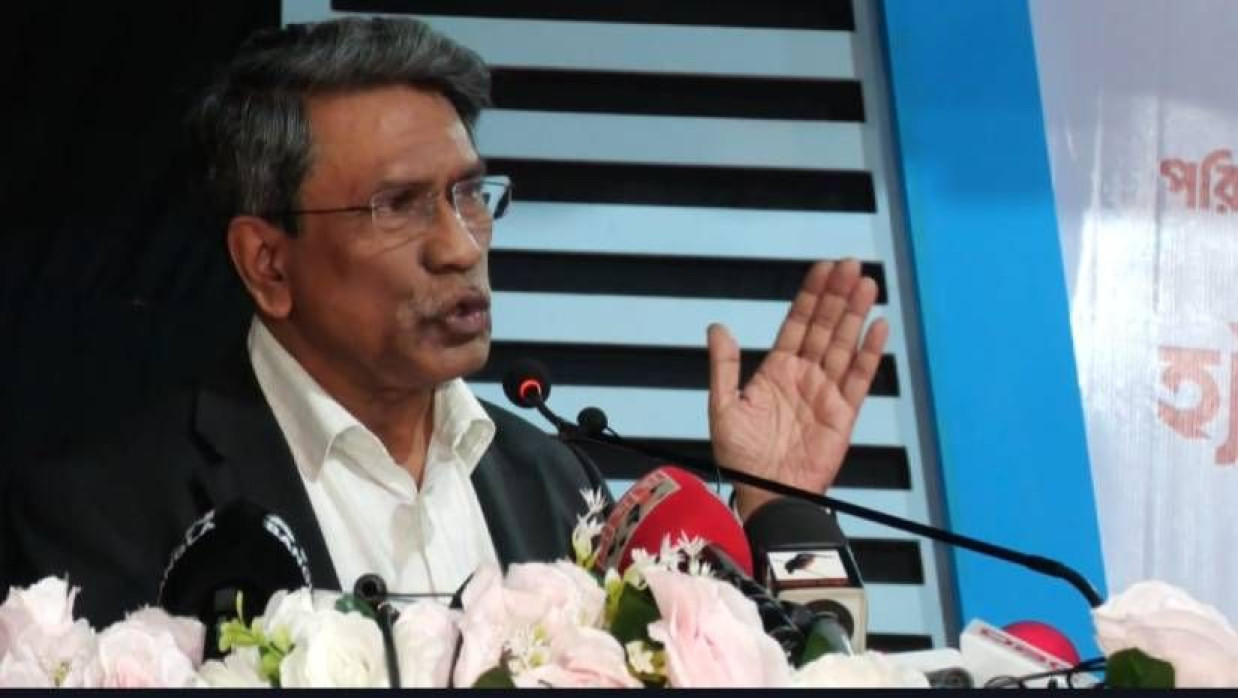 মতবিনিময় সভায় বক্তব্য দিচ্ছেন অধ্যাপক আলী রীয়াজ