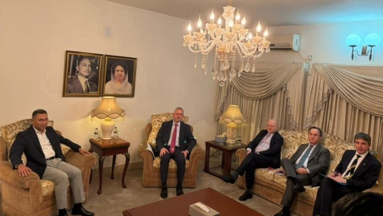 তারেক রহমানের সঙ্গে সৌজন্য সাক্ষাৎ করেছেন  ইউরোপীয় ইউনিয়নের রাষ্ট্রদূতগণ 