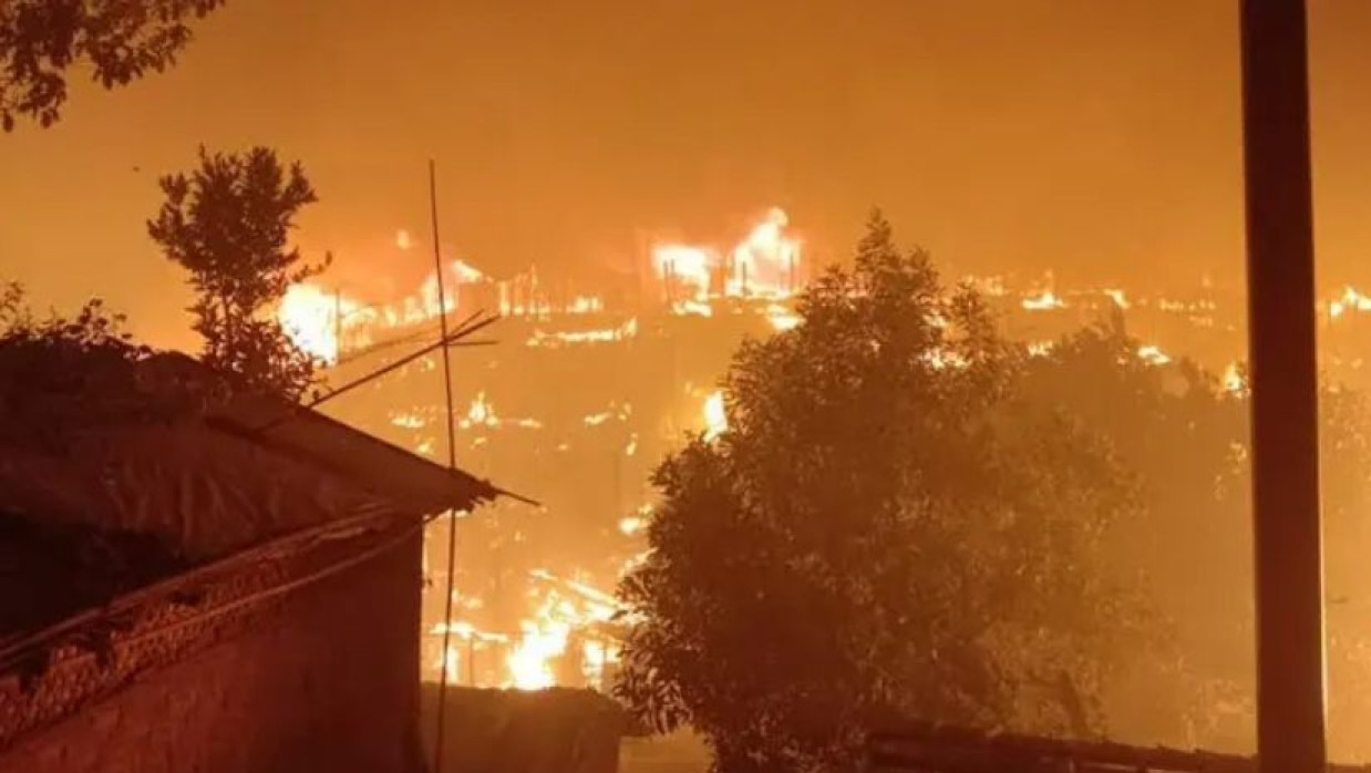 গভীর রাতে ভয়াবহ অগ্নিকাণ্ড