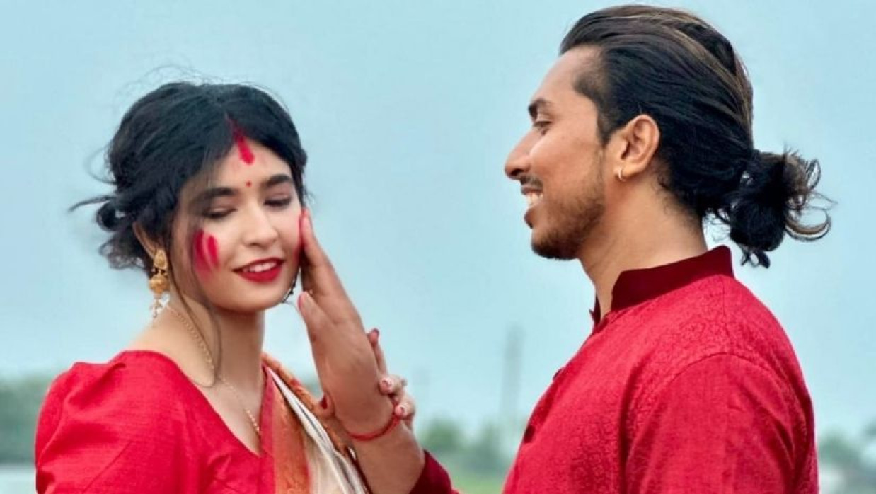 সৌম্য সরকার এবং তার স্ত্রী 