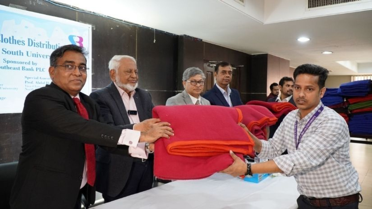 নর্থ সাউথ ইউনিভার্সিটিতে শীতবস্ত্র বিতরণ