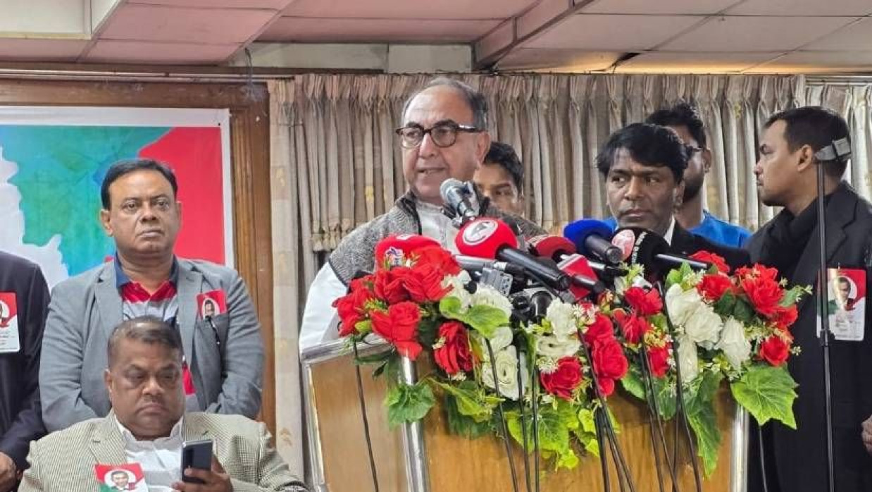 আইডিইবি ভবনে অনুষ্ঠানে বক্তব্য দিচ্ছেন মির্জা আব্বাস