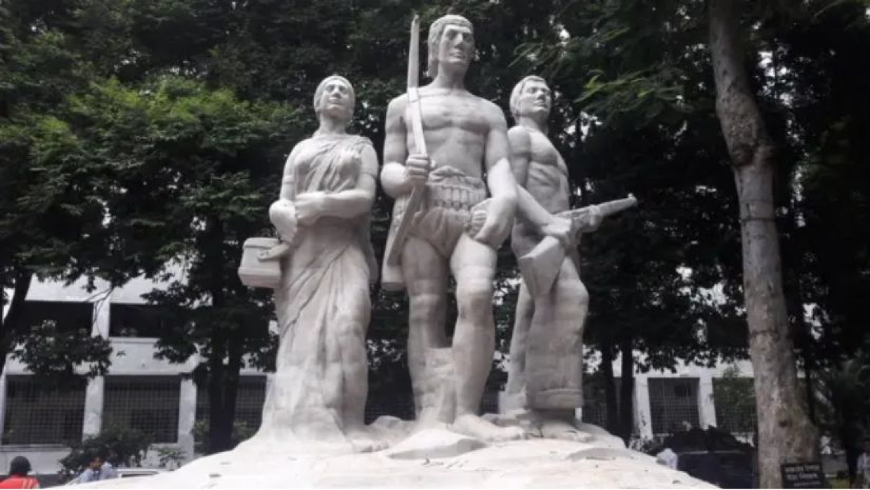 অপরাজেয় বাংলা, ঢাবি