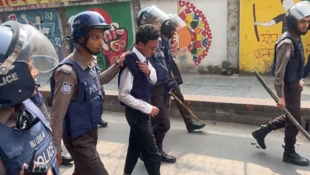 ঢাকা কলেজে ও আইডিয়াল কলেজের শিক্ষার্থীর সংঘর্ষ