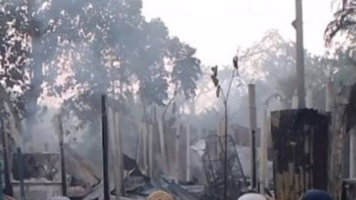 পুড়ে যাওয়া আওয়ামী লীগ কর্মীর আবদুল ওহাবের বাড়ি