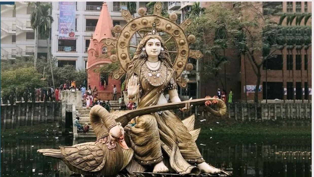 জগন্নাথ হলের পুকুরে বিদ্যাদেবী সরস্বতী
