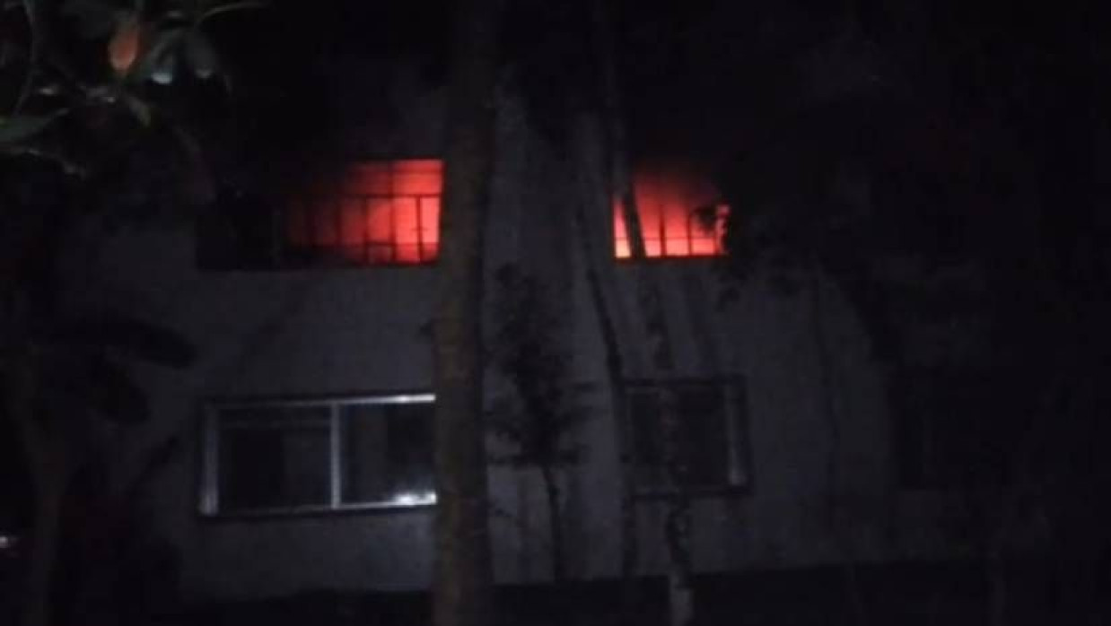 আগুনে পুড়ছে গলাচিপা উপজেলা স্বাস্থ্য কমপ্লেক্সের স্টোররুম আগুন