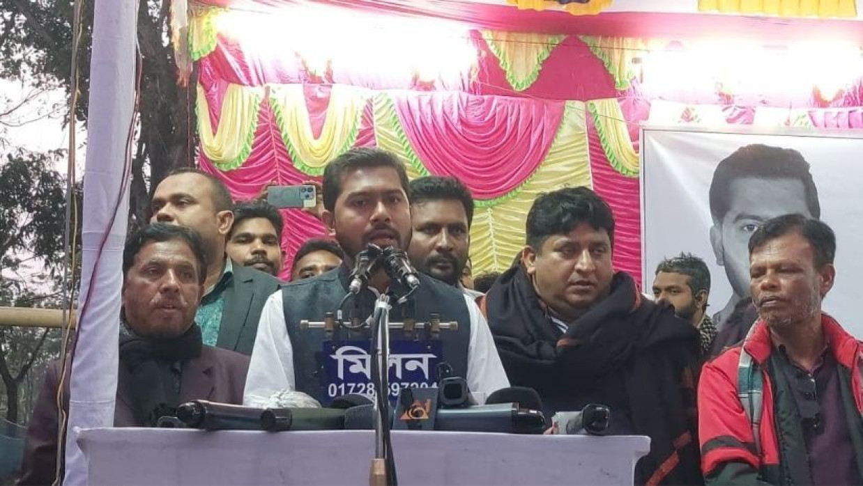 নিজ আসনে আয়োজিত সভায় বক্তব্য রাখছেন ভিপি নুর