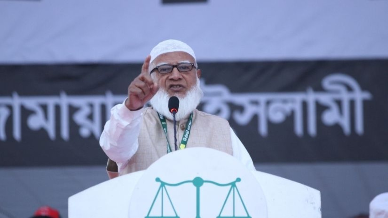 ঢাকা ১৫-এর নির্বাচনী জনসভায় বক্তব্য রাখছেন জামায়াত আমির