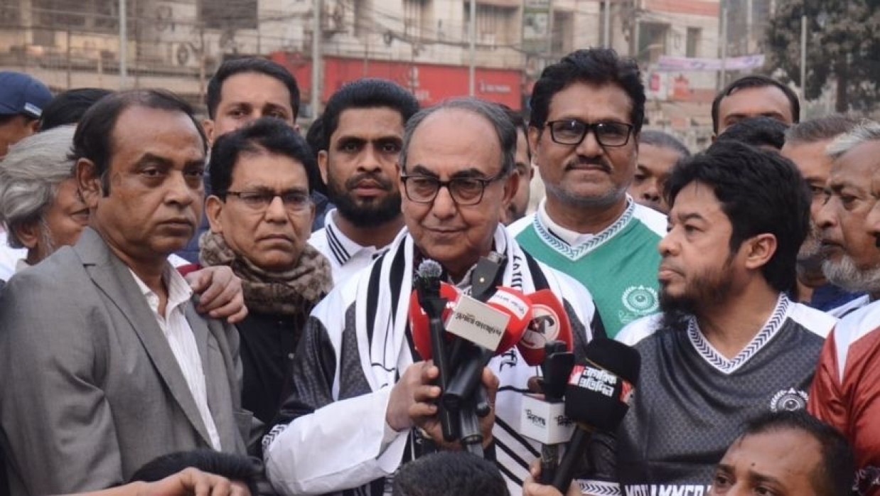 গণমাধ্যমে কথা বলছেন মির্জা আব্বাস