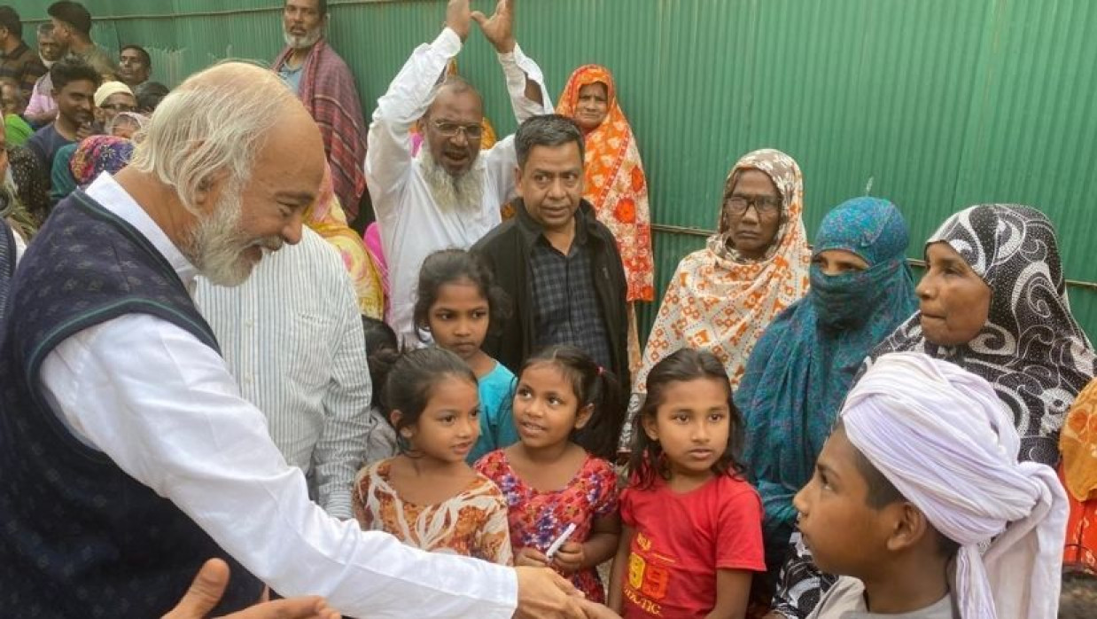 নরসিংদীর ঘোড়াশালে নির্বাচনী গণসংযোগ করছেন ড. আব্দুল মঈন খান
