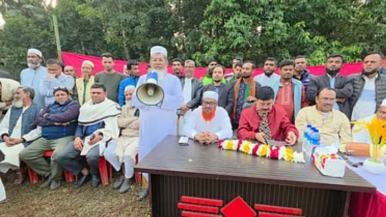 সাবেক উপদেষ্টা মাহফুজের ভাই শাপলা কলি, ধানের শীষে গণসংযোগে বাবা