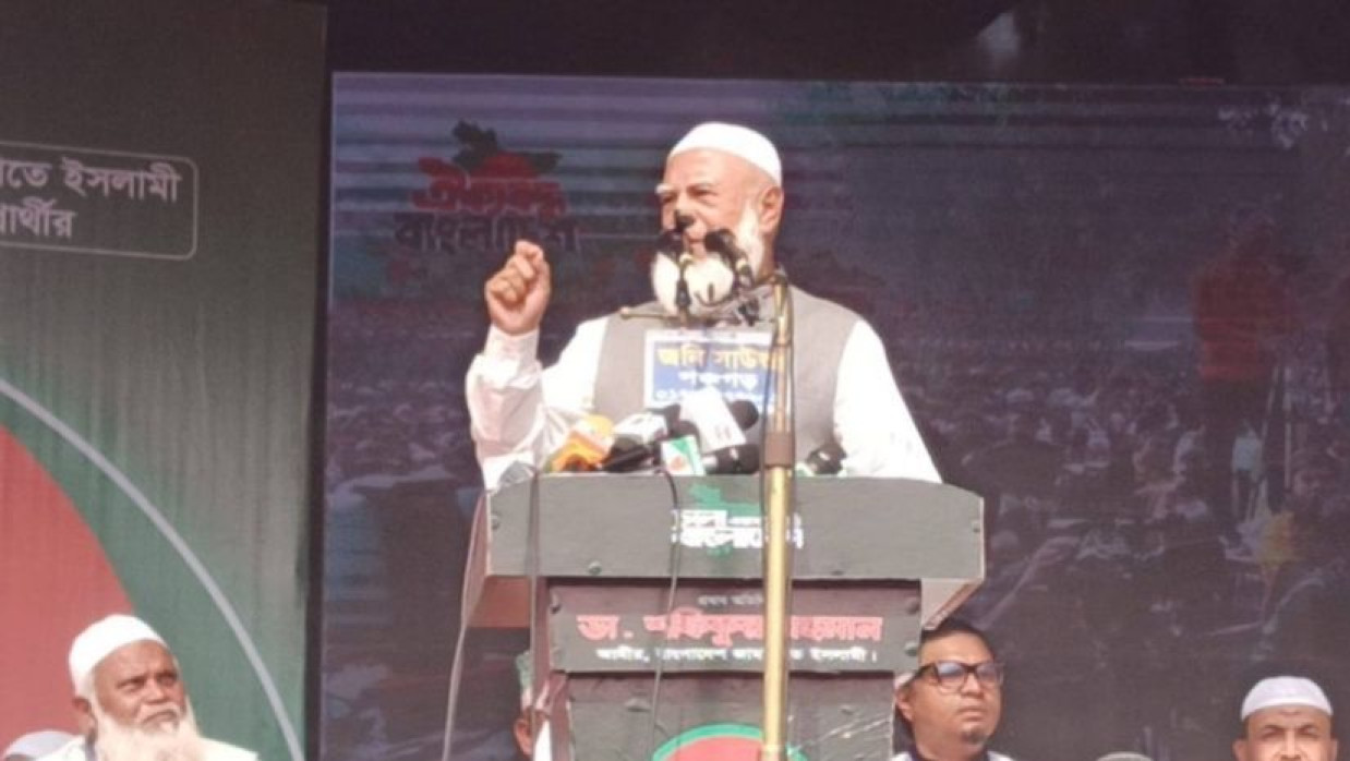 পঞ্চগড় চিনিকল মাঠে নির্বাচনী জনসভায় কথা বলেন জামায়াতের আমির ডা. শফিকুর রহমান