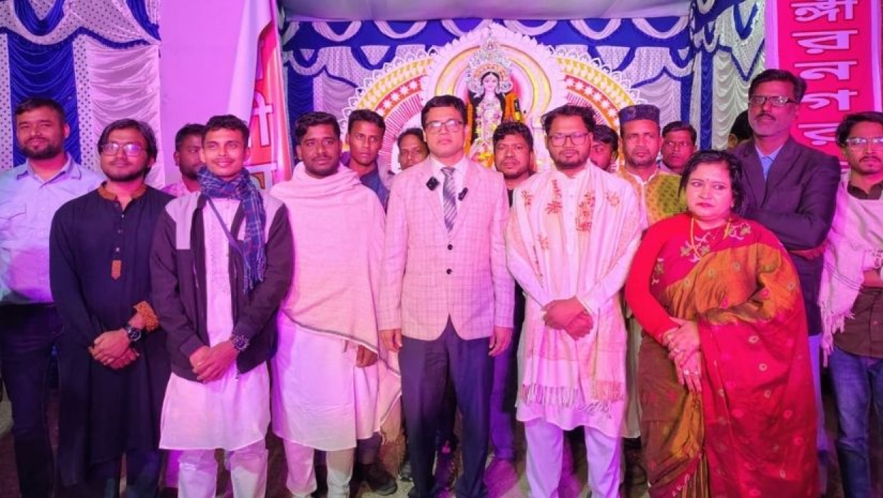 জাবিতে গণধিকার পরিষদের এমপি প্রার্থীর পূজা মণ্ডপ পরিদর্শন