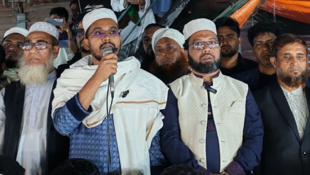 বক্তব্য রাখছেন আব্দুল হান্নান মাসউদ