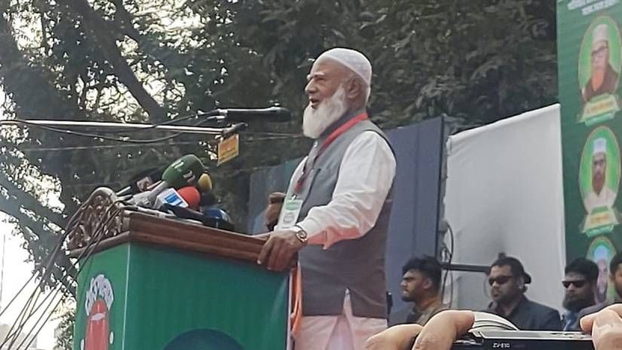 পলাবাড়ী সরকারি পাইলট উচ্চ বিদ্যালয় মাঠে ১০-দলীয় নির্বাচনী জনসভায় বক্তব্য দিচ্ছেন ডা. শফিকুর রহমান