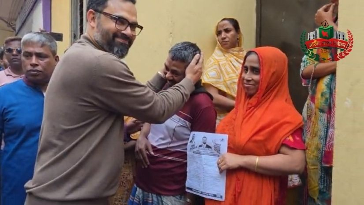 মিরপুর-৬ নম্বরে ভোটারদের দ্বারে আমিনুল হক