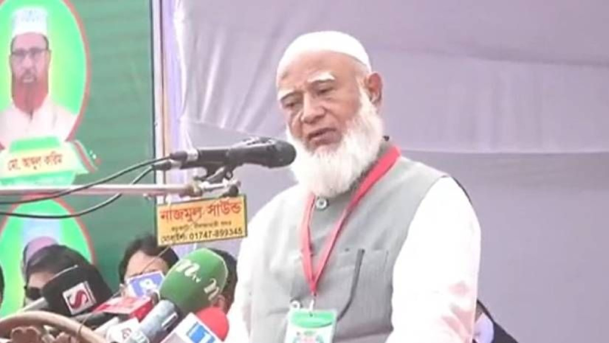 পলাশবাড়ীতে এস এম উচ্চ বিদ্যালয়ের মাঠে আয়োজিত নির্বাচনী সমাবেশে বক্তব্য দিচ্ছেন জামায়াতে ইসলামীর আমির ডা. শফিকুর রহমান