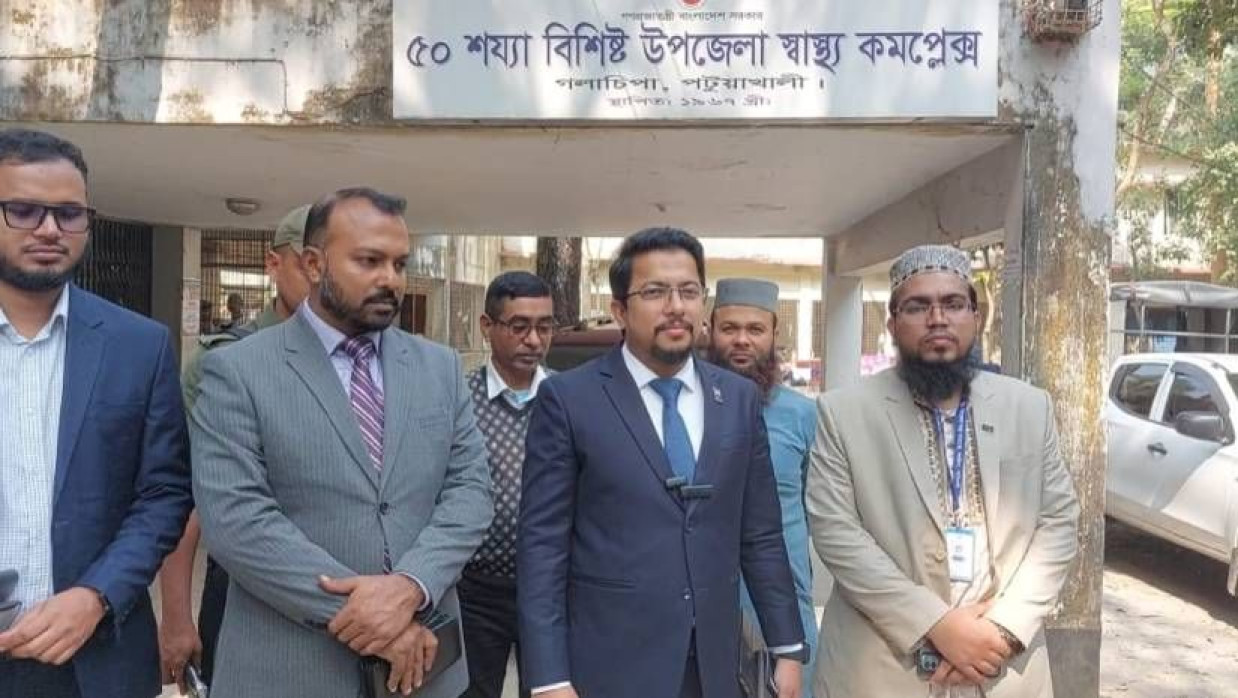 গলাচিপা উপজেলা স্বাস্থ্য কমপ্লেক্স পরিদর্শনে স্বাস্থ্য ও পরিবার পরিকল্পনা মন্ত্রণালয়ের বিশেষ সহকারীর একান্ত সচিব এবং বিশ্বস্বাস্থ্য-২ শাখার সিনিয়র সহকারী সচিব মহিউদ্দিন আল হেলাল