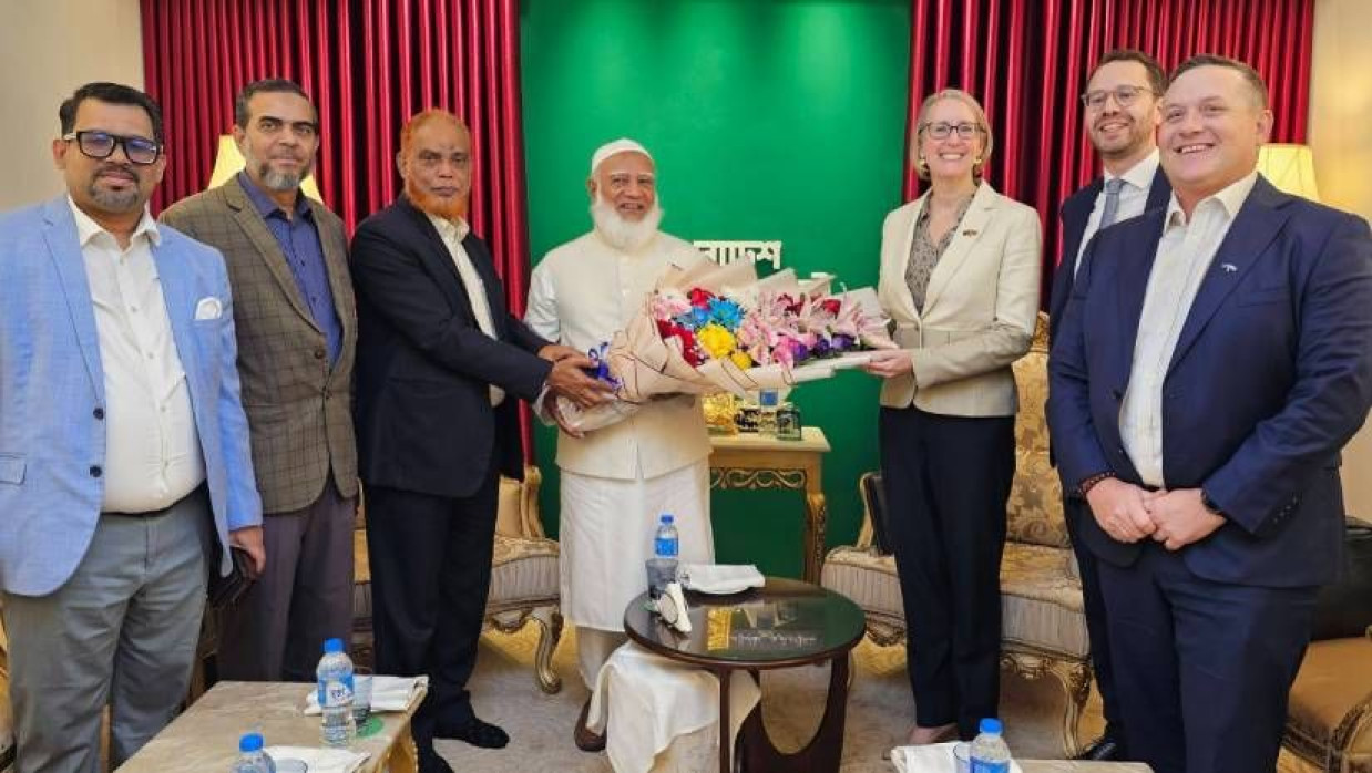 জামায়াত আমিরের বসুন্ধরায় কার্যালয়ে সাক্ষাৎ করতে আসেন ব্রিটিশ হাইকমিশনার সারাহ কুক