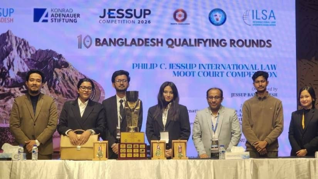 ইস্টার্ন ইউনিভার্সিটির রেজাকুল হায়দার হলে বিজয়ী দলকে সংবর্ধনা দেওয়া হয়