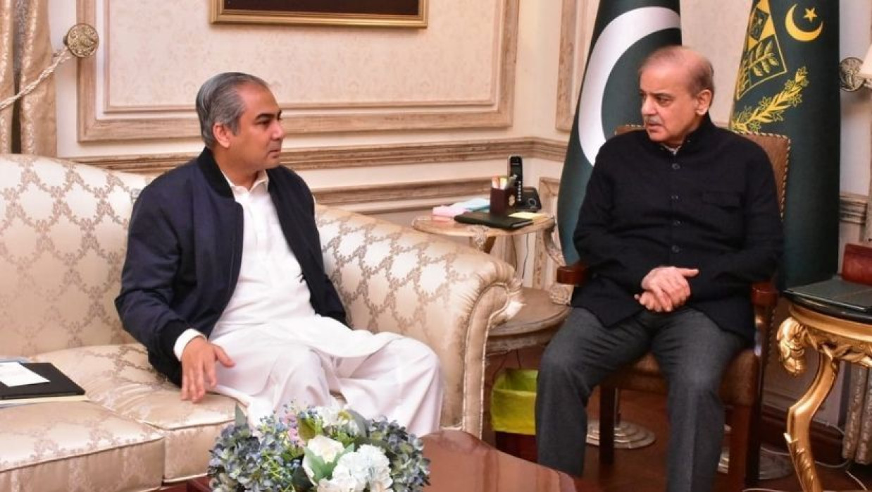 পাক প্রধানমন্ত্রী শেহবাজ শরিফের সঙ্গে বৈঠকে পিসিবি চেয়ারম্যান নাকভি