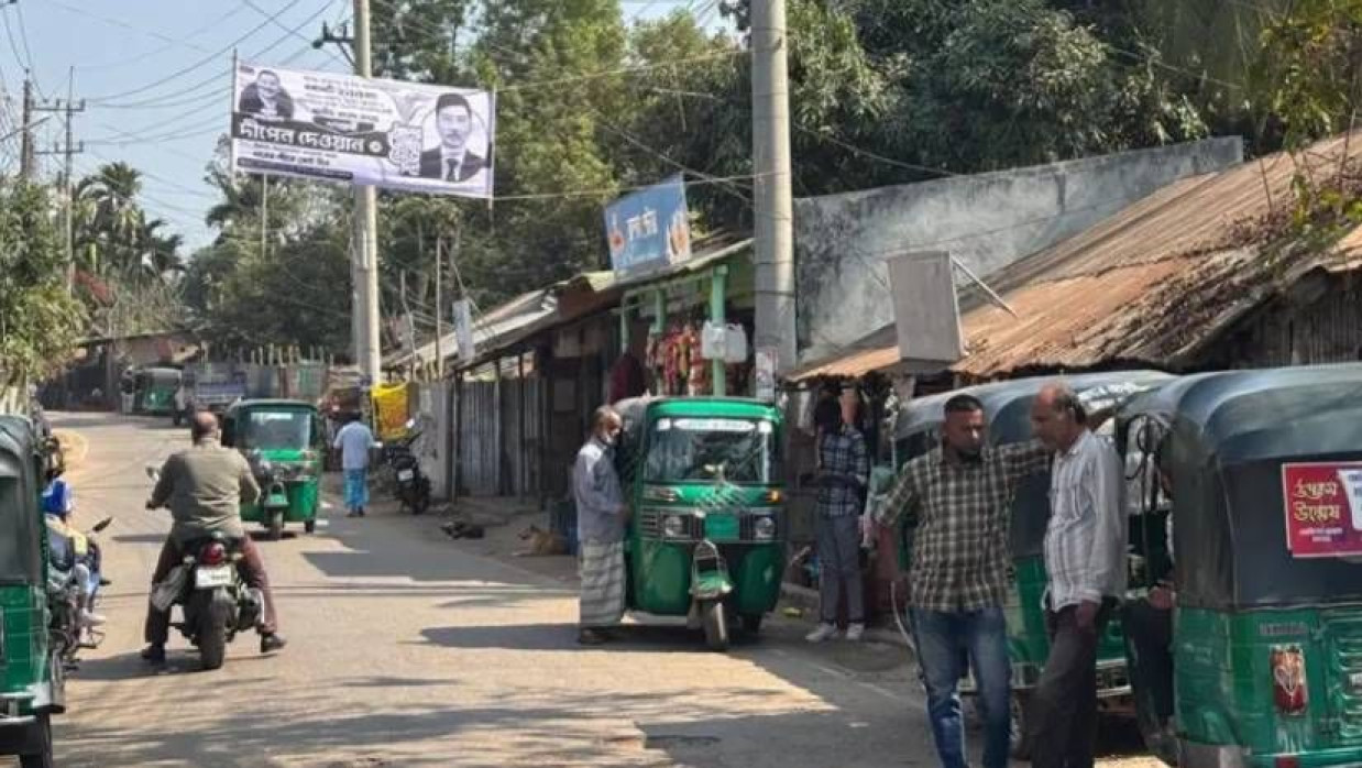 পাহাড়ের ভোট কার দিকে যাচ্ছে?