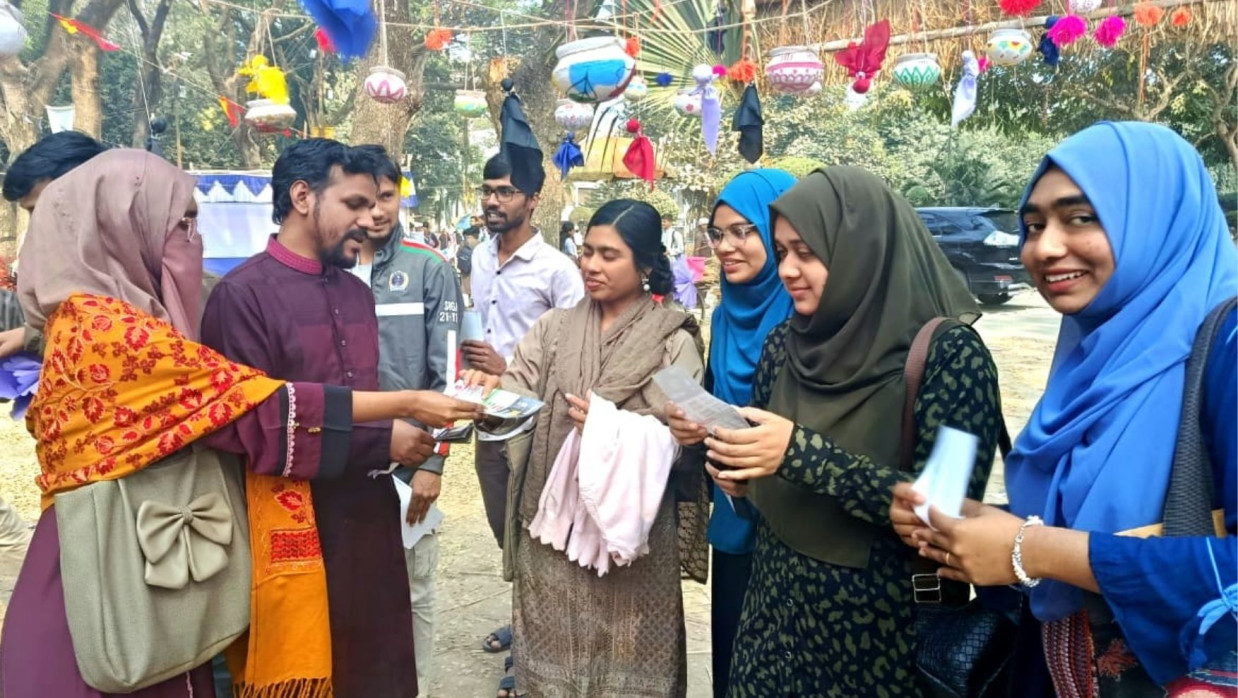 ইবিতে গণভোটে ‘হ্যাঁ’ এর পক্ষে বৈষম্যবিরোধী ছাত্র আন্দোলনের প্রচারণা