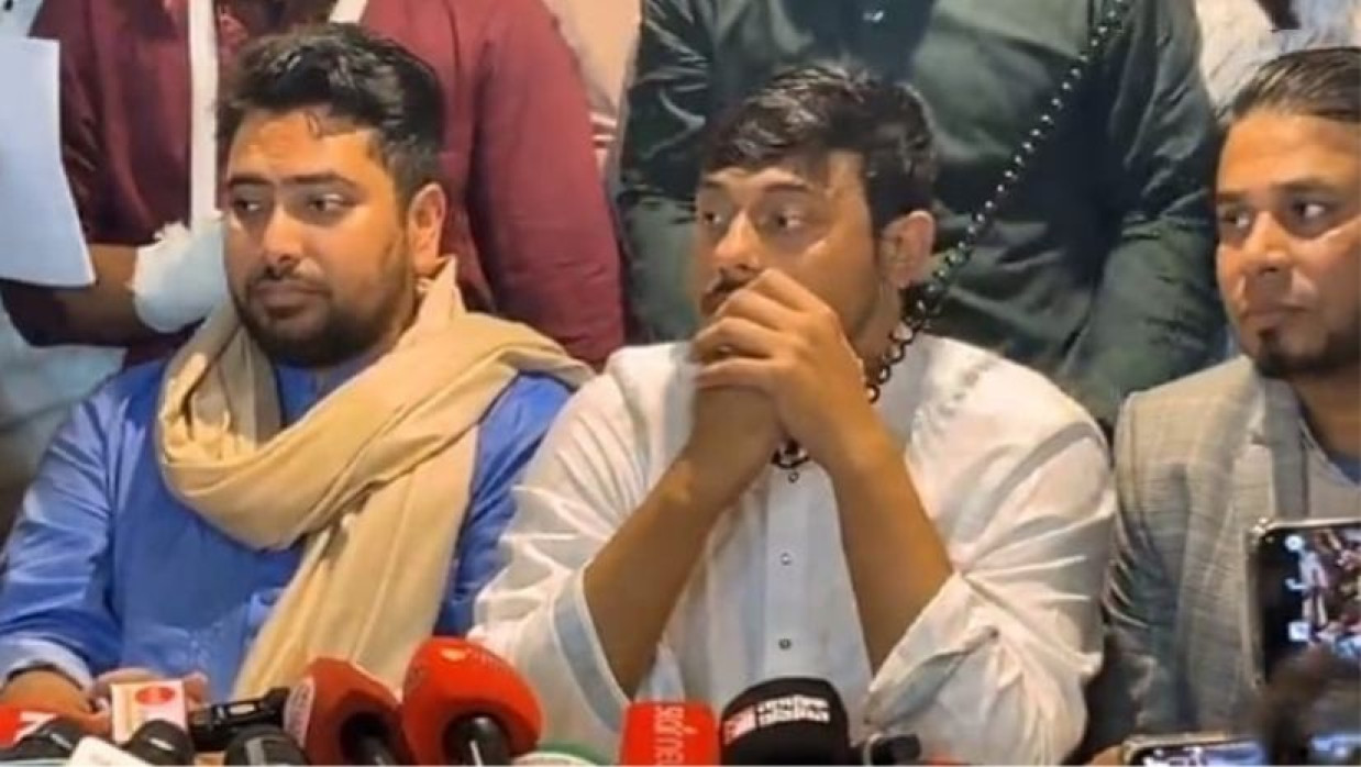 সংবাদ সম্মেলনে নাসীরুদ্দীন পাটওয়ারী