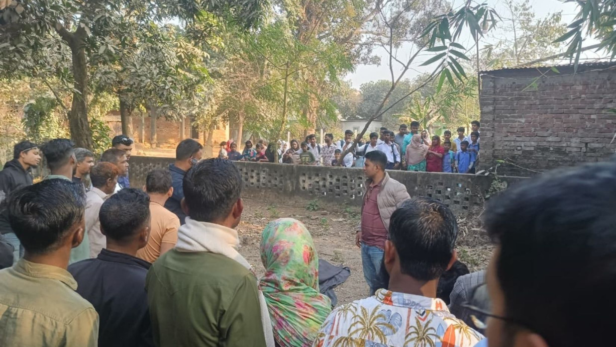 বাসের চাকার নিচে পড়ে শ্রমিকের মৃত্যু