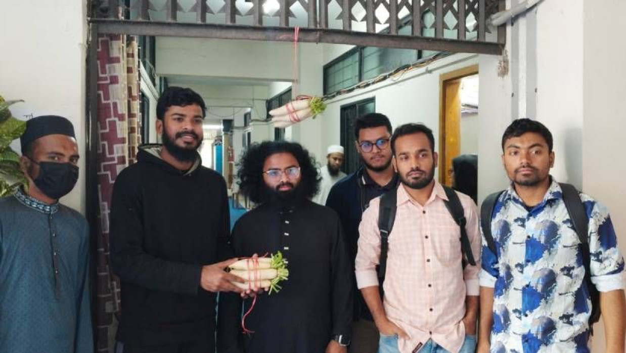 আশ্বাসে ক্লান্ত শিক্ষার্থীরা, গোপালগঞ্জ বিশ্ববিদ্যালয় প্রশাসনকে ‘মুলা’ উপহার