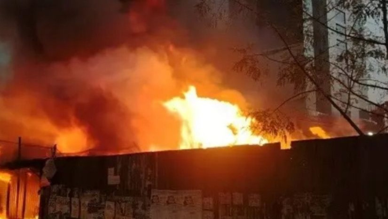 উত্তরায় কাঁচাবাজারে আগুন, নিয়ন্ত্রণে তিন ইউনিট